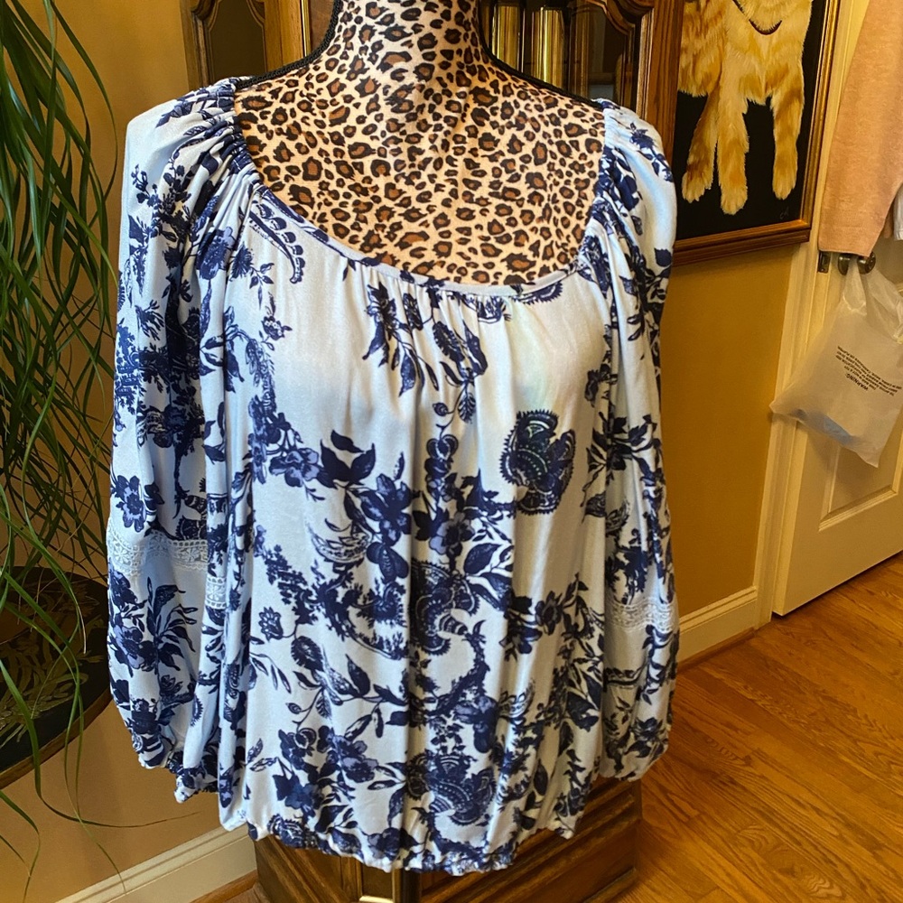 Cupio Blue and White Floral Blouse